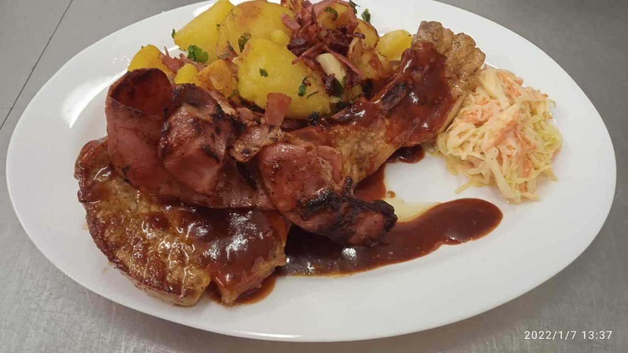 Mala Svata Hora - Penzion & Restaurace Mníšek pod Brdy Extérieur photo