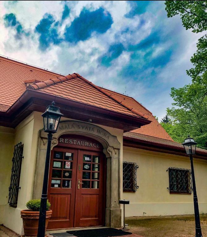 Mala Svata Hora - Penzion & Restaurace Mníšek pod Brdy Extérieur photo