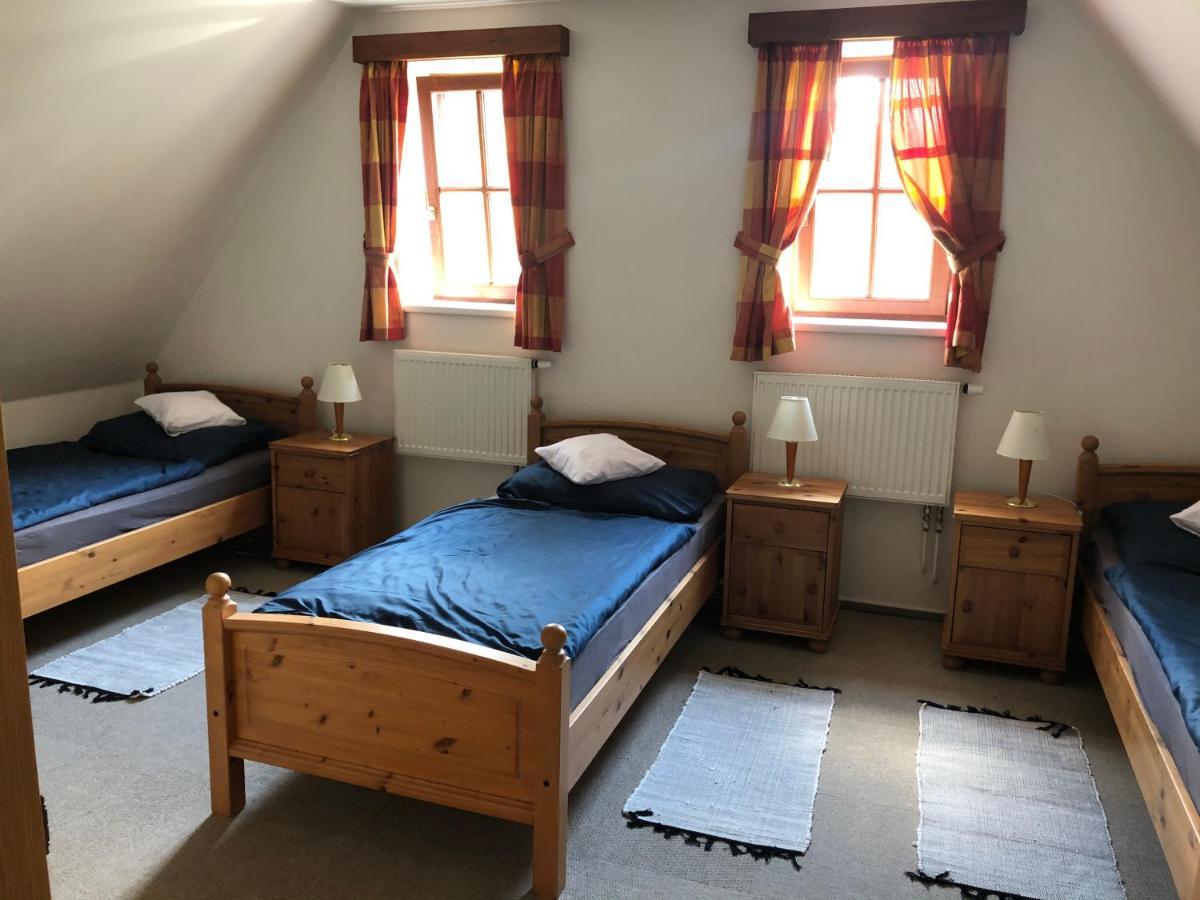 Mala Svata Hora - Penzion & Restaurace Mníšek pod Brdy Extérieur photo