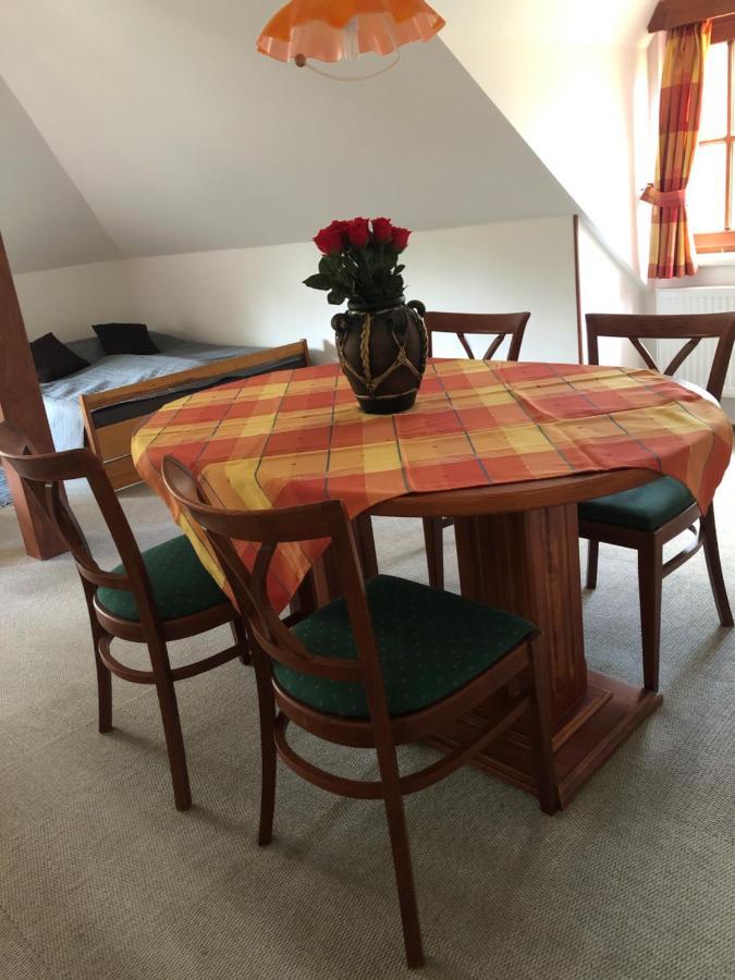 Mala Svata Hora - Penzion & Restaurace Mníšek pod Brdy Extérieur photo