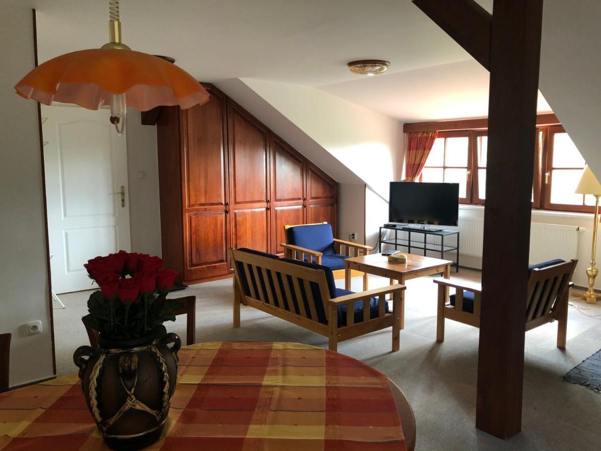 Mala Svata Hora - Penzion & Restaurace Mníšek pod Brdy Extérieur photo